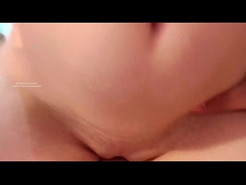 ❤️ Nire ahizparen gelan lo egiten eta horrela esnatu nintzen Sexu bideoa gugan ❌️