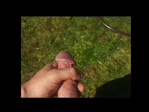 ❤️ Hottie beroa bere pussy arrosa izorratu egiten du eta udako lorategi batean squirt batekin esperma egiten du Sexu bideoa gugan ❌️