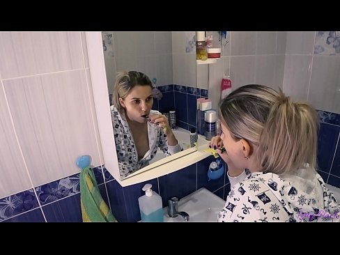 ❤️ Pijamaz jantzitako gazteekin ahozko esperma amaitzen da ipurdian - Letty Black Sexu bideoa gugan ❌️